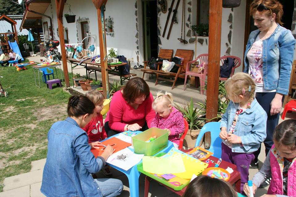 Fotogaléria Spoločne sa poďme hrať, kresliť, strihať, vyrábať máj 2015 (10) Spoločne sa poďme hrať, kresliť, strihať, vyrábať máj 2015